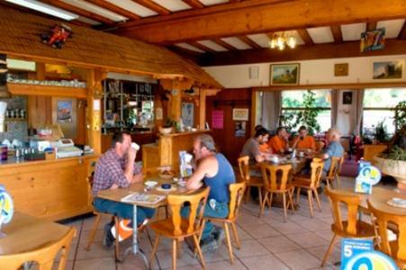 Hôtel-Buffet de la Gare Château-d'Oex Exterior foto